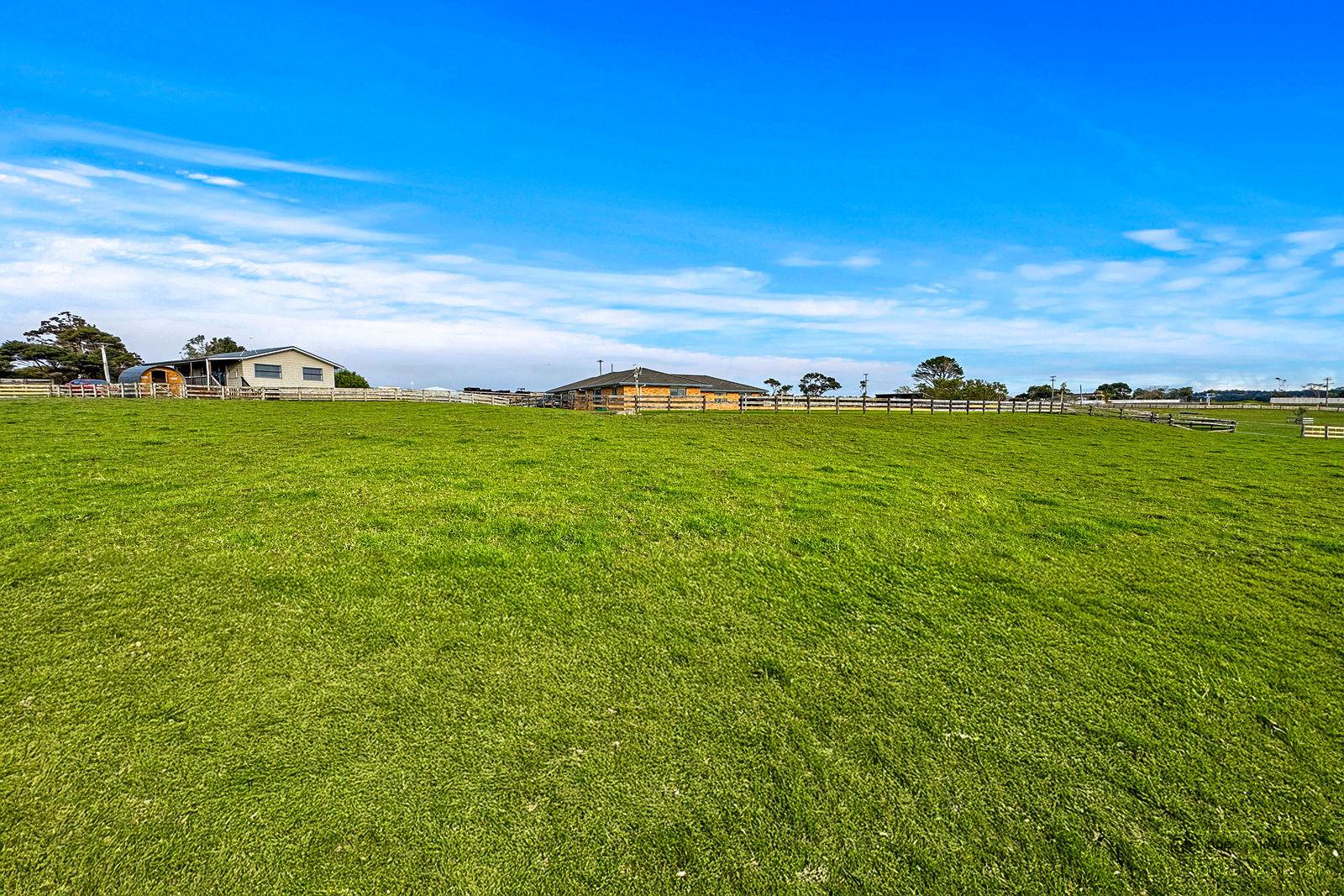 Slider image of 118 Cottle Road, Auckland