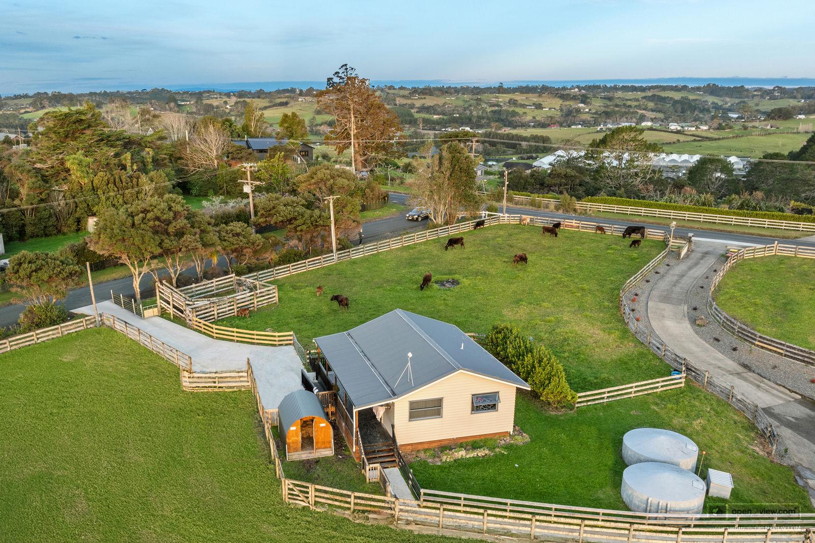 Slider image of 118 Cottle Road, Auckland