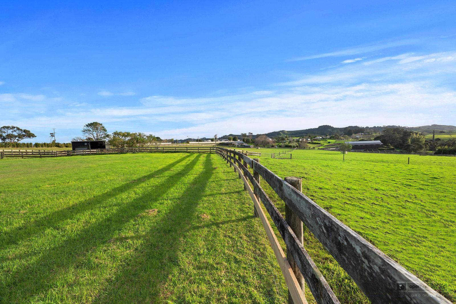 Slider image of 118 Cottle Road, Auckland