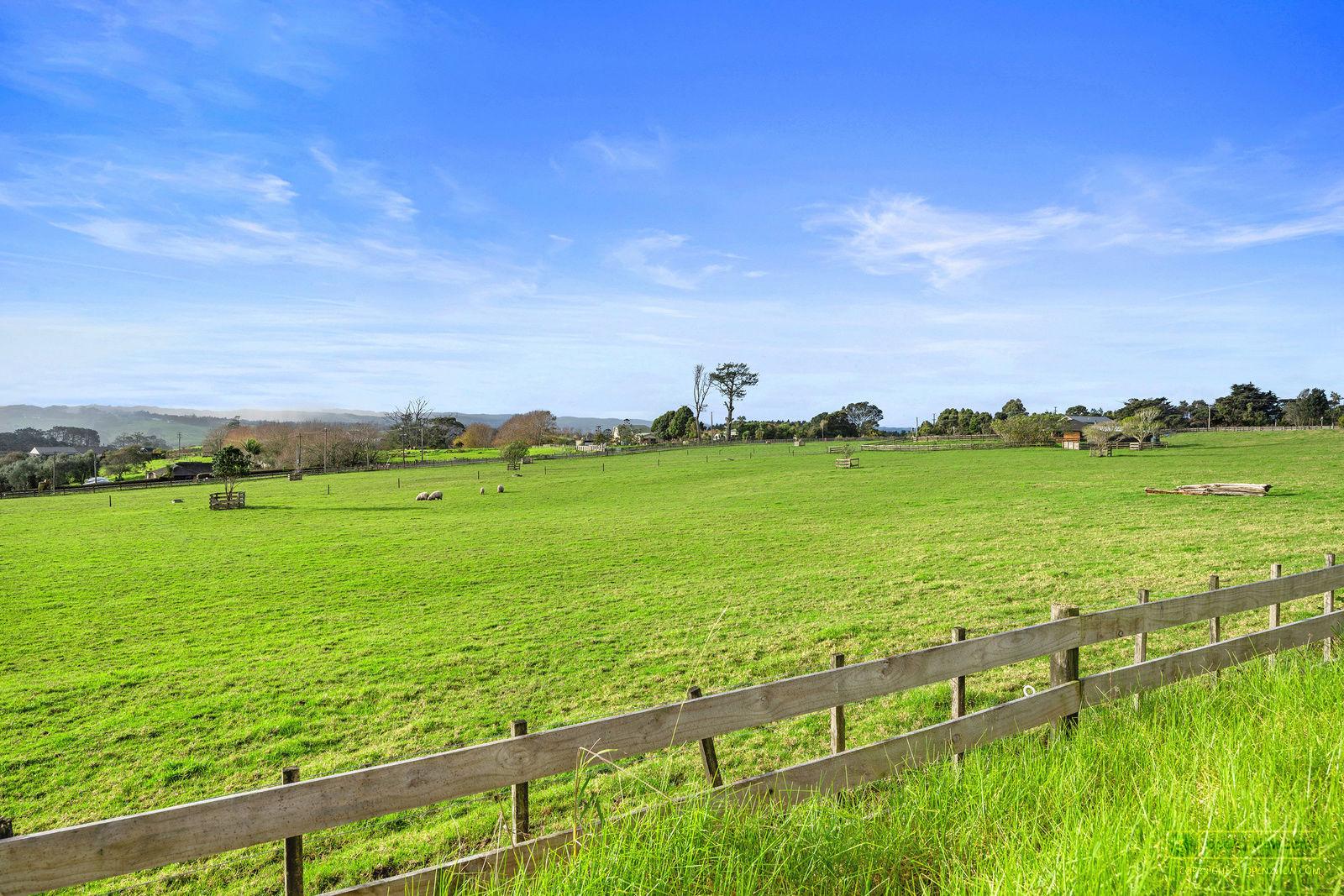 Slider image of 118 Cottle Road, Auckland