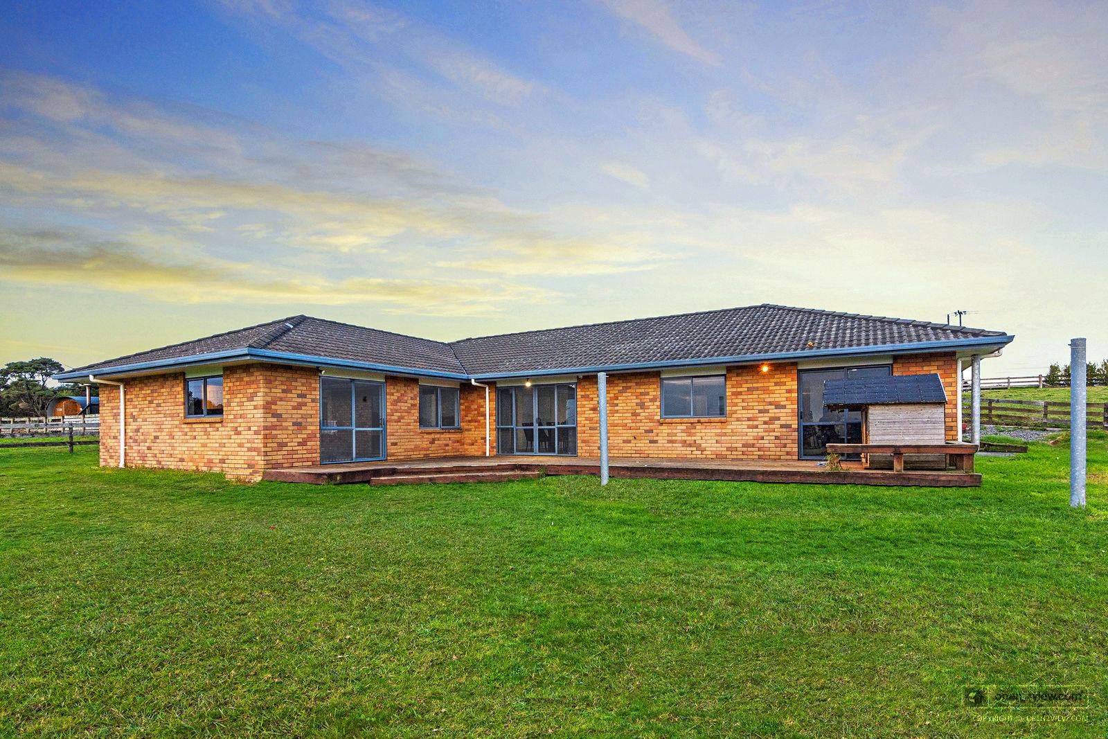 Slider image of 118 Cottle Road, Auckland