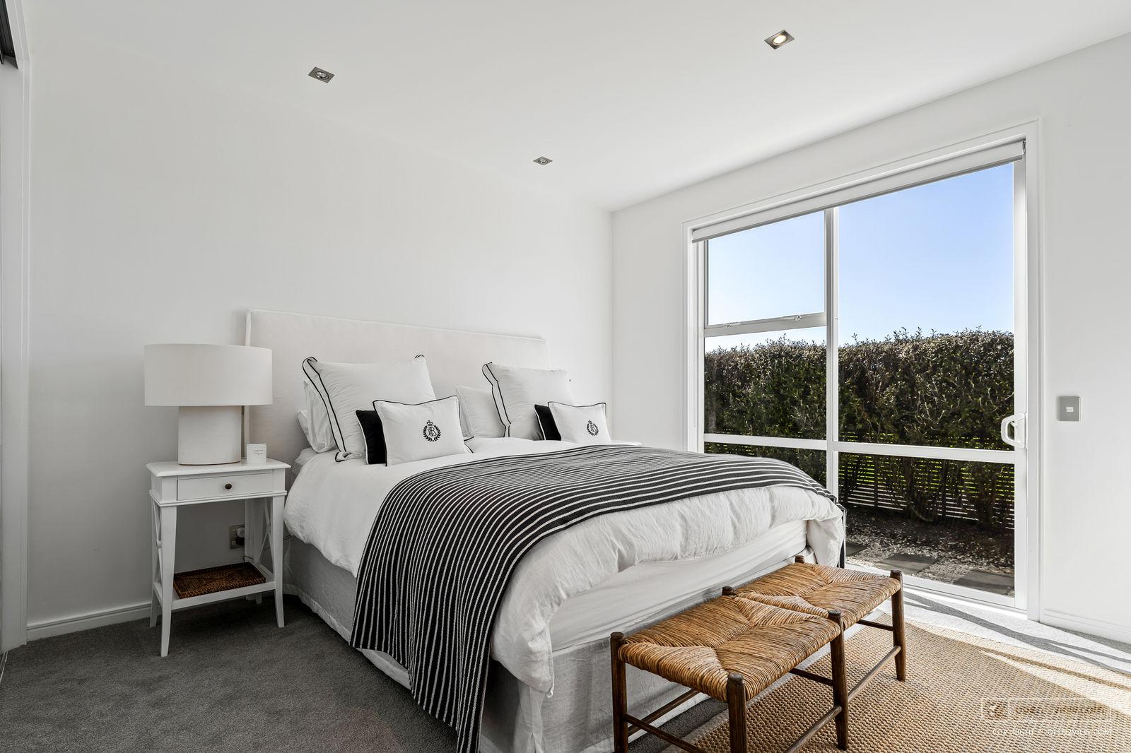 Slider image of 15 Kewai Street, Auckland