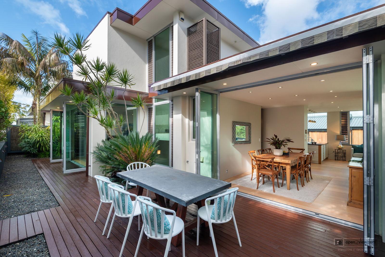Slider image of 22B Beach Road, Auckland