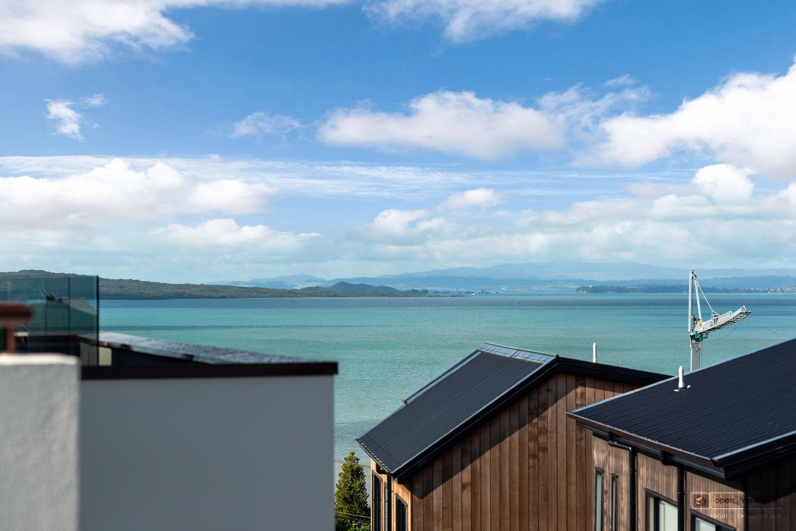 Slider image of 22B Beach Road, Auckland