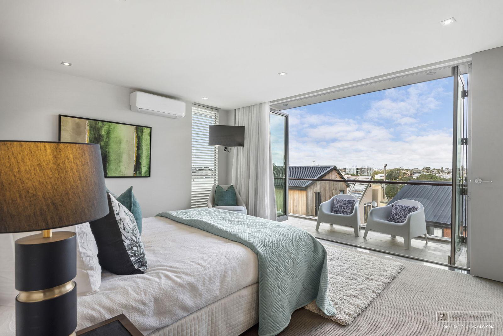 Slider image of 22B Beach Road, Auckland