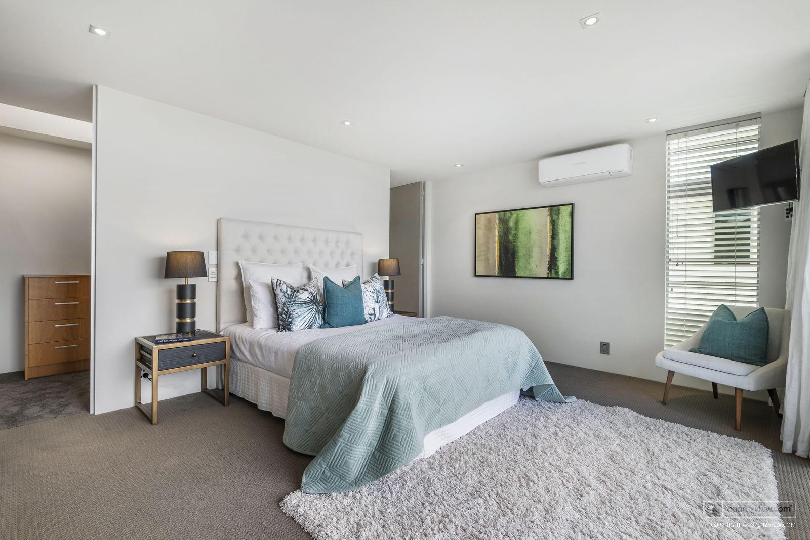 Slider image of 22B Beach Road, Auckland