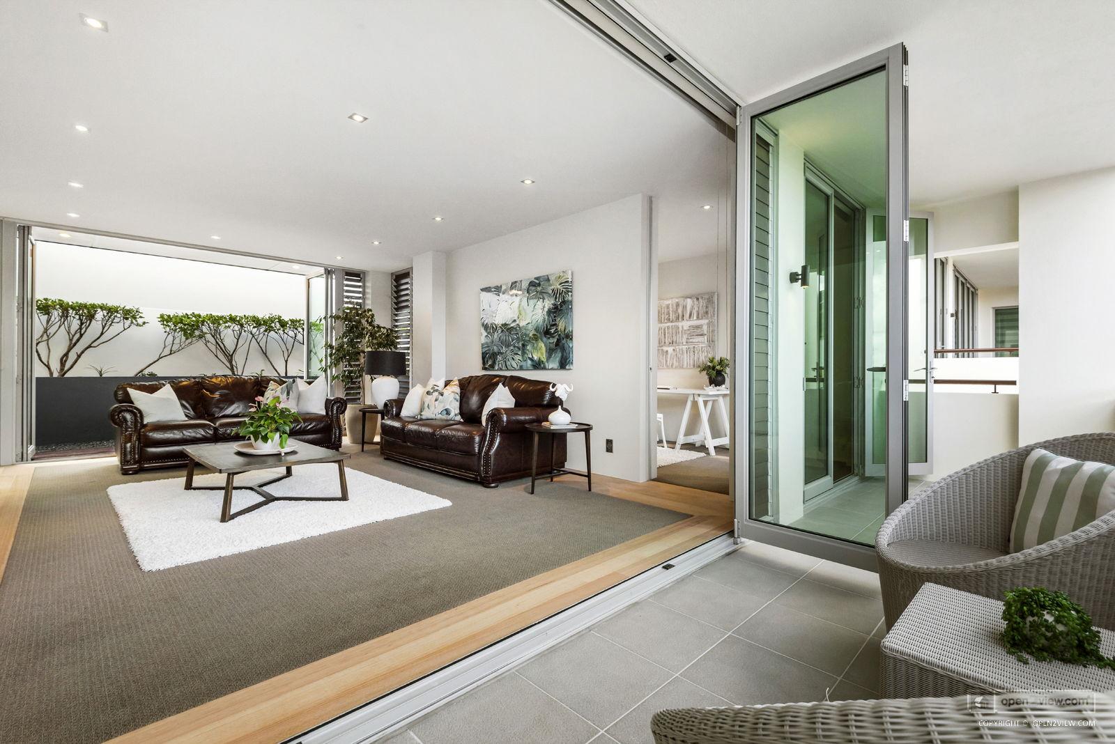 Slider image of 22B Beach Road, Auckland