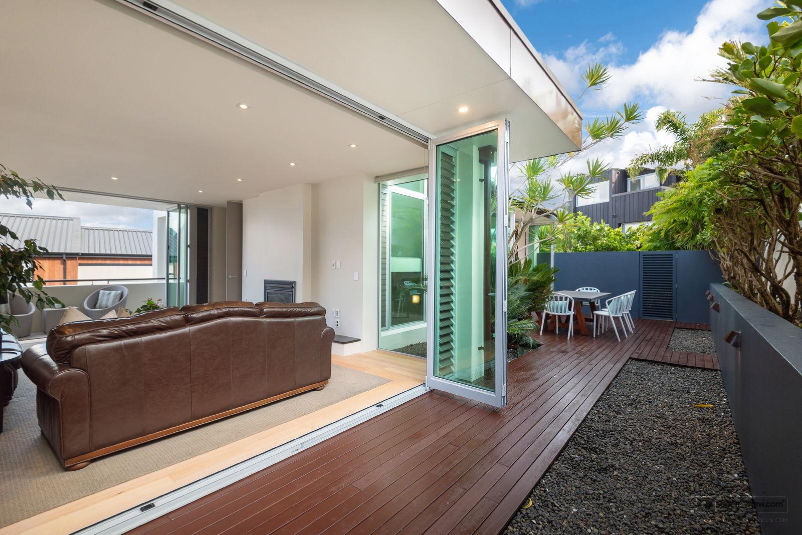 Slider image of 22B Beach Road, Auckland