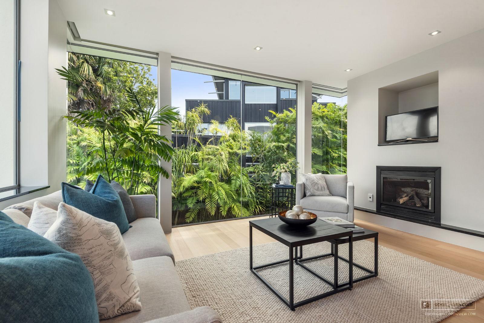 Slider image of 22B Beach Road, Auckland