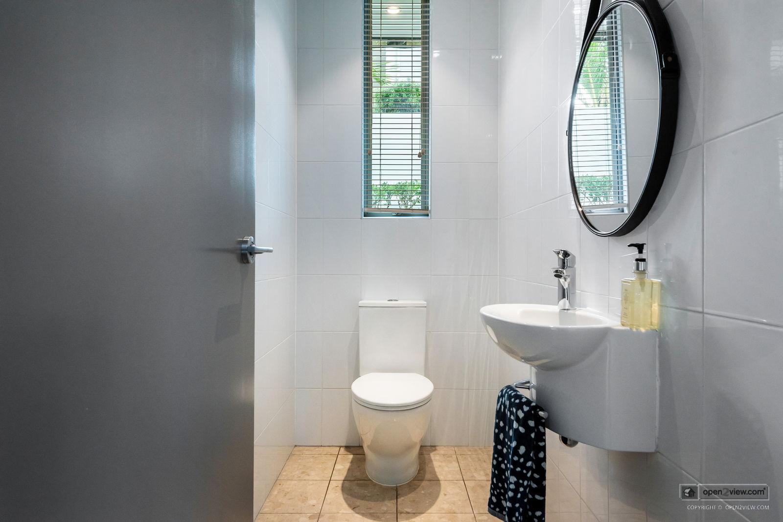 Slider image of 22B Beach Road, Auckland