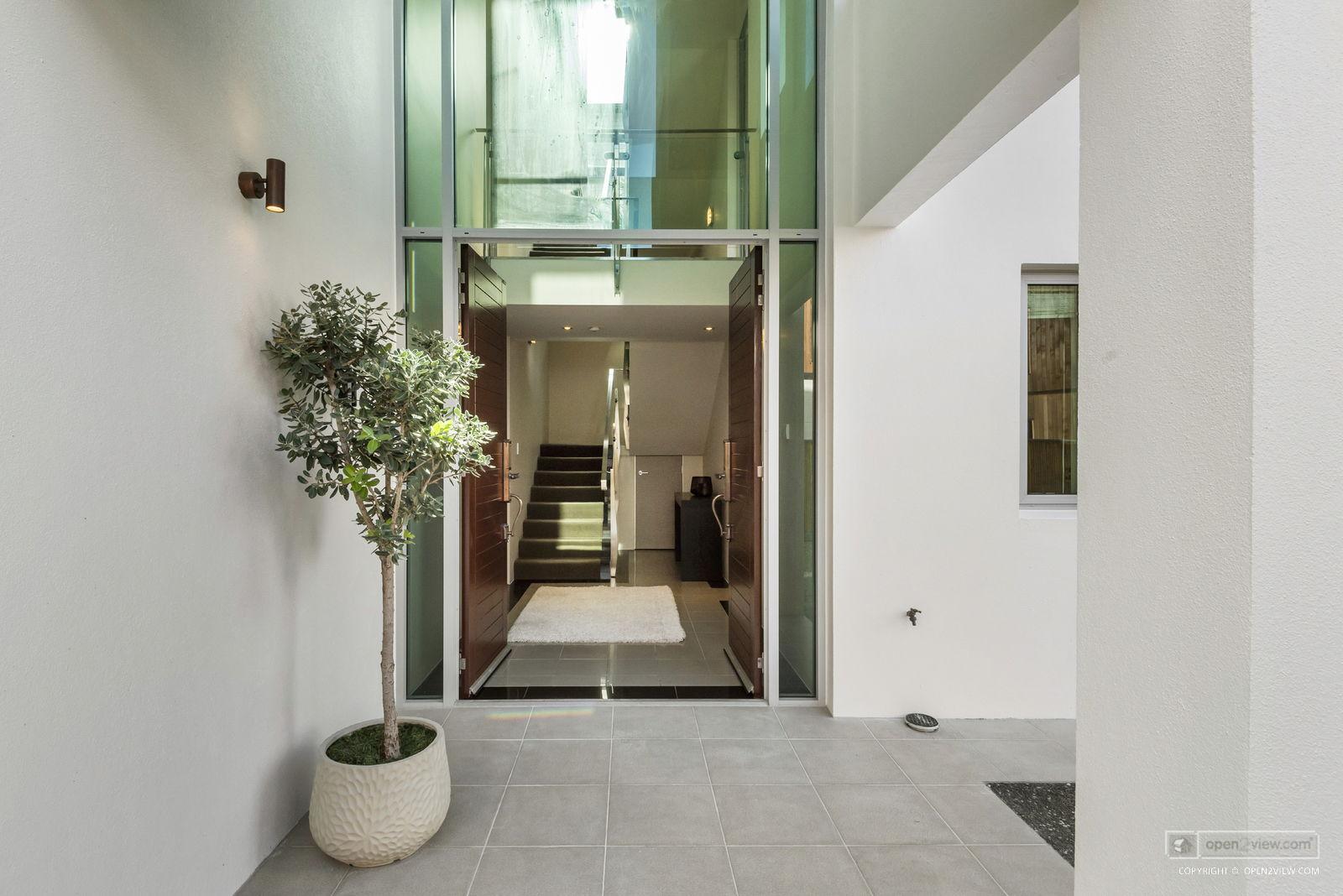 Slider image of 22B Beach Road, Auckland