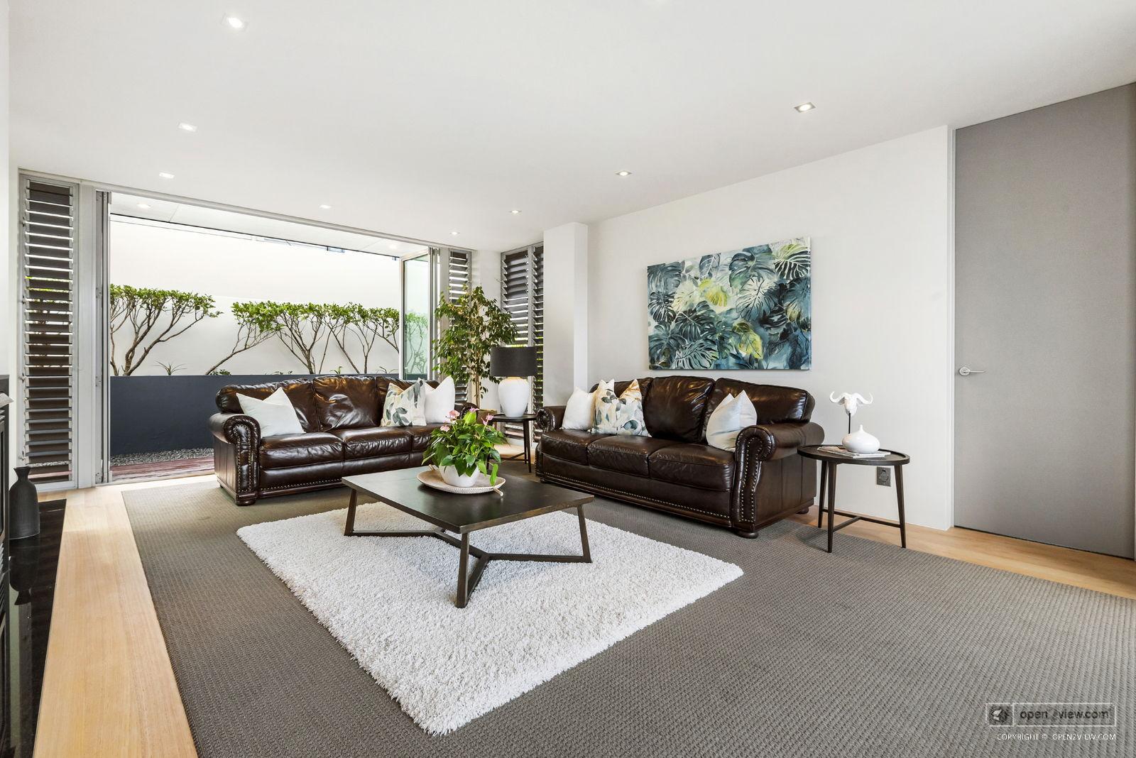 Slider image of 22B Beach Road, Auckland