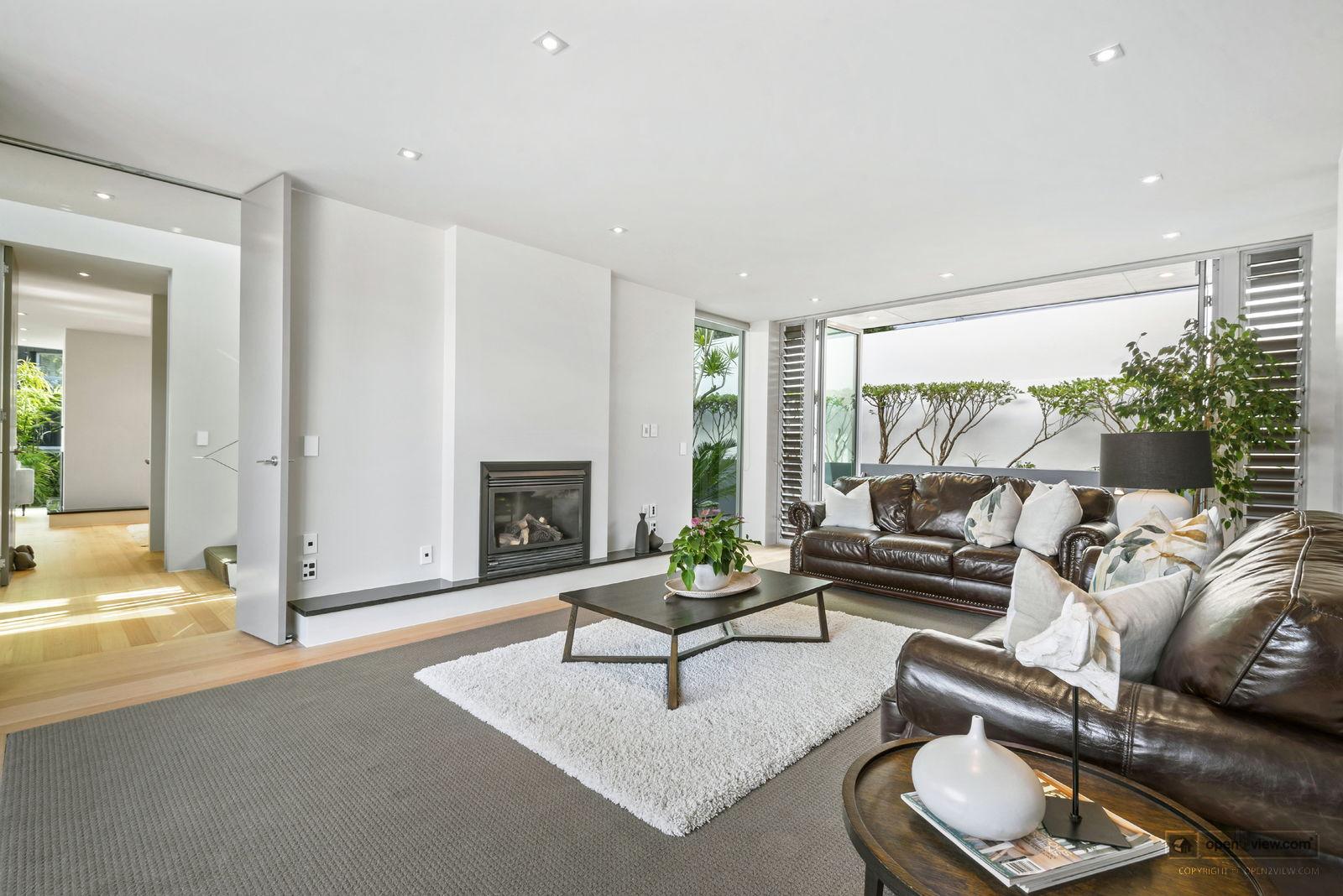 Slider image of 22B Beach Road, Auckland