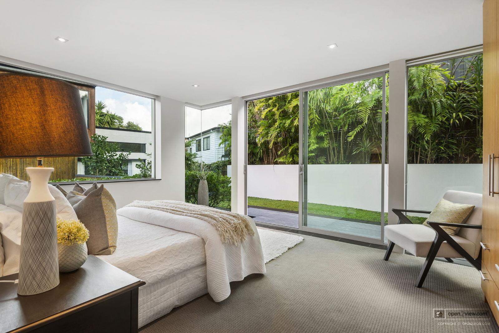 Slider image of 22B Beach Road, Auckland