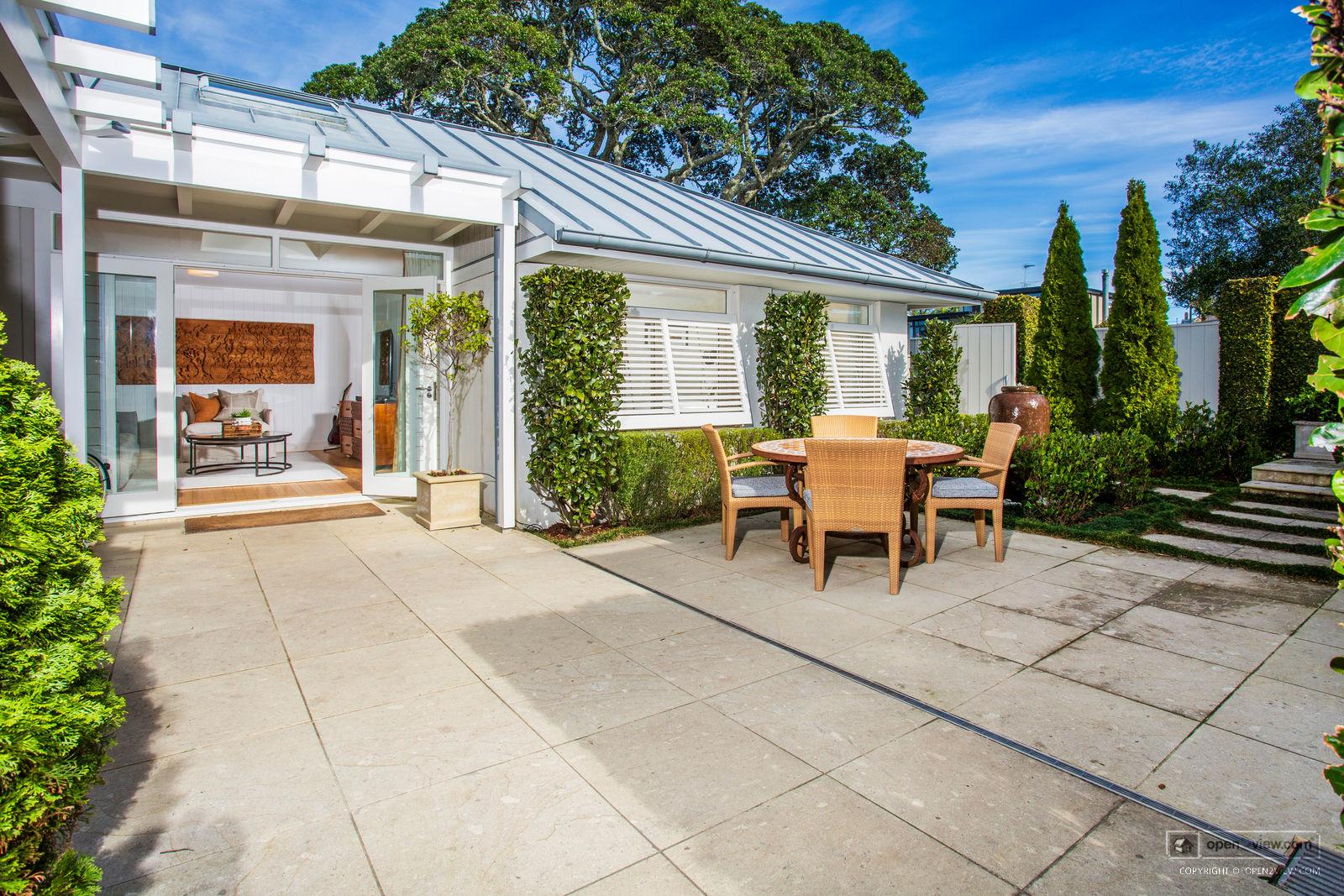 Slider image of 24 Hamana Street, Auckland