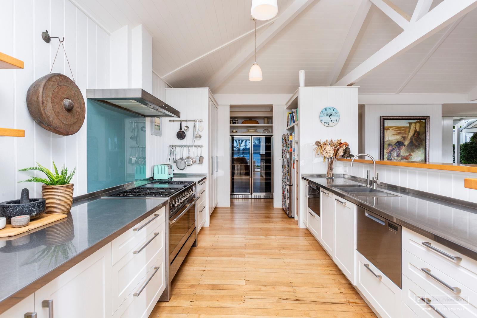 Slider image of 24 Hamana Street, Auckland