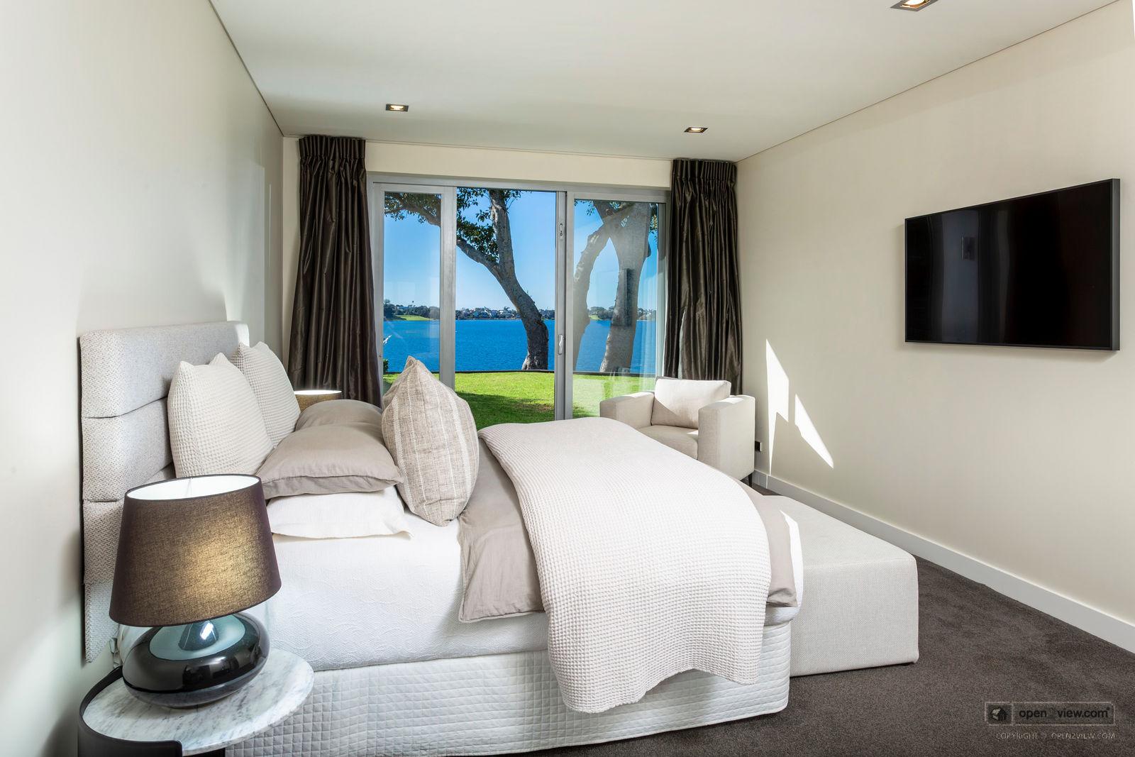 Slider image of 15 Lake View Road, Auckland