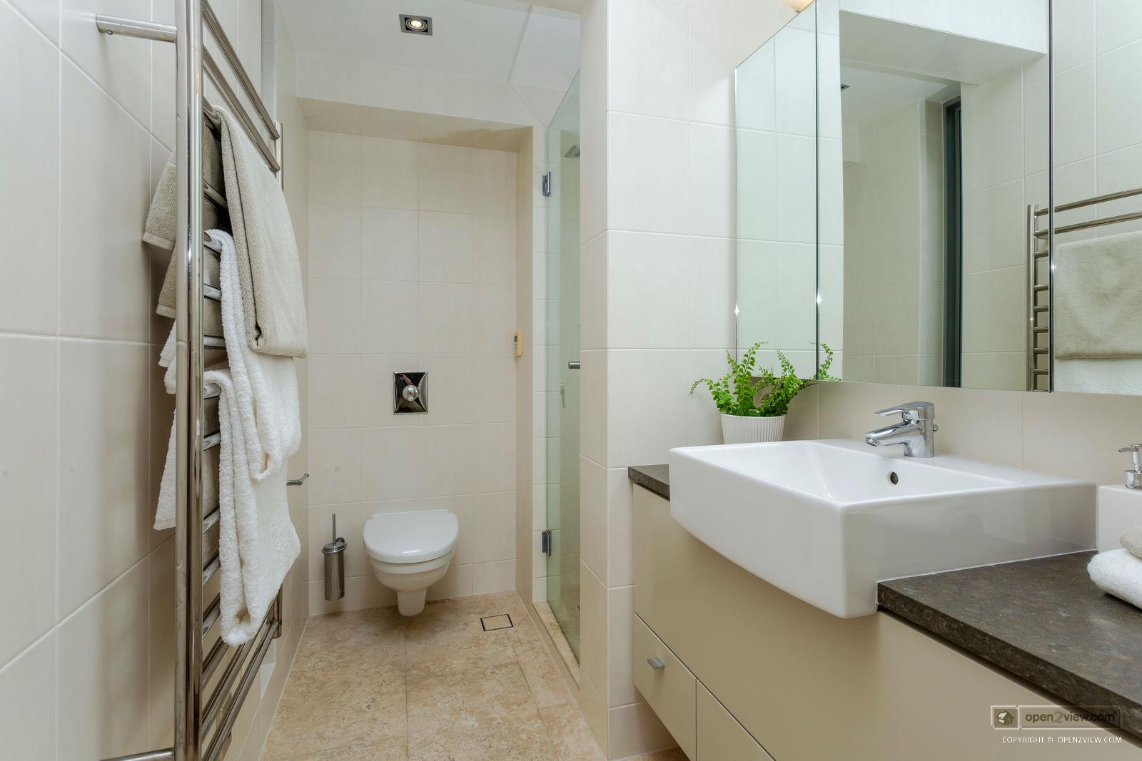 Slider image of 15 Lake View Road, Auckland