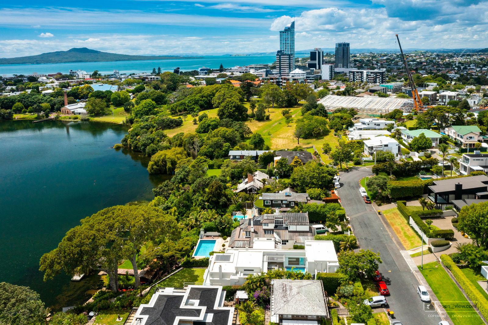 Slider image of 15 Lake View Road, Auckland