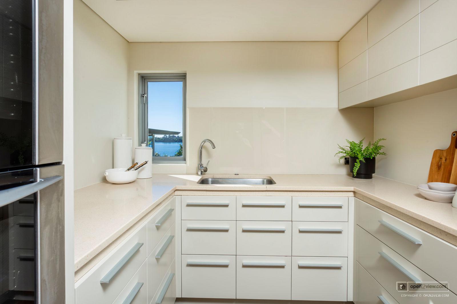Slider image of 15 Lake View Road, Auckland