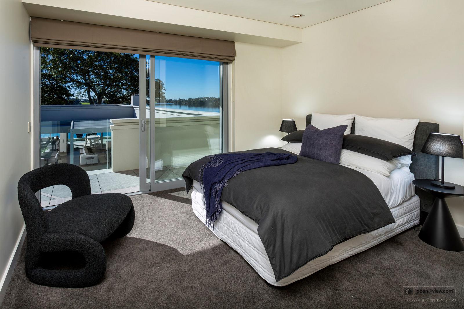Slider image of 15 Lake View Road, Auckland