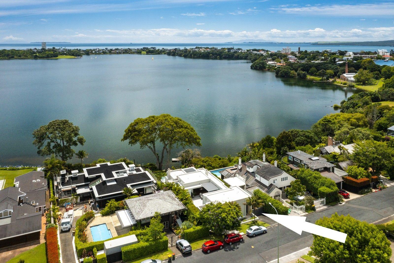 Slider image of 15 Lake View Road, Auckland