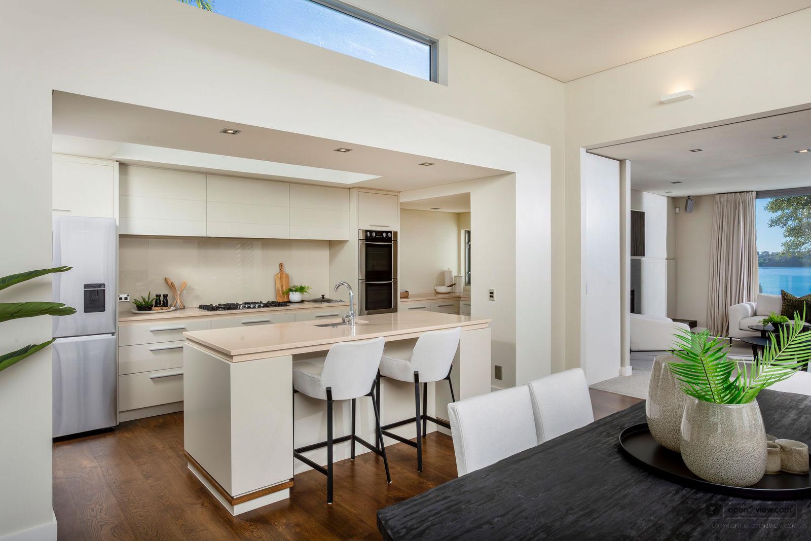 Slider image of 15 Lake View Road, Auckland