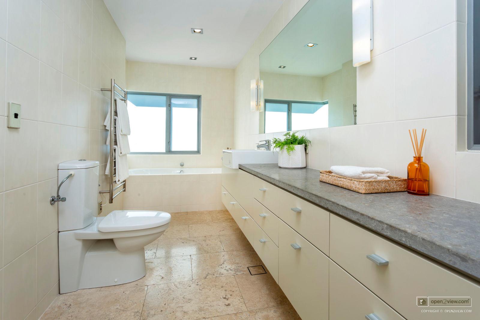 Slider image of 15 Lake View Road, Auckland