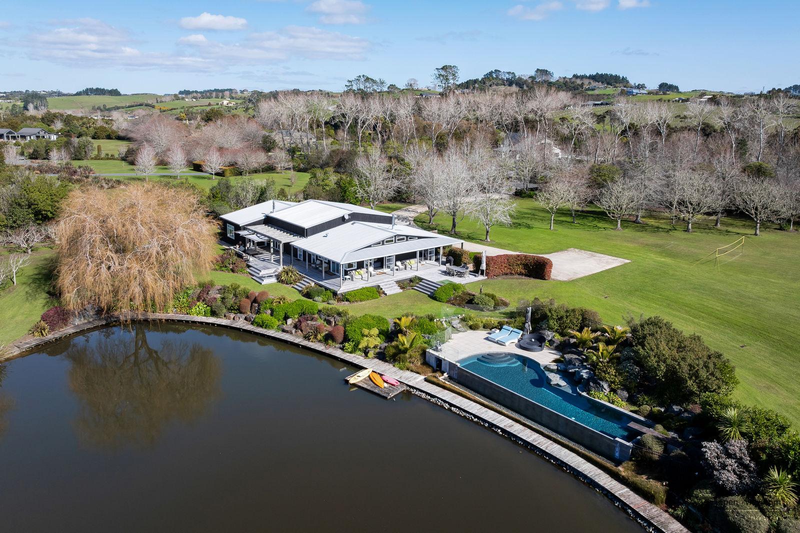 Slider image of 66  Oak River Drive, Auckland