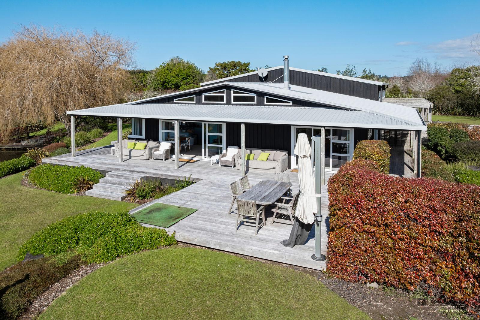 Slider image of 66  Oak River Drive, Auckland