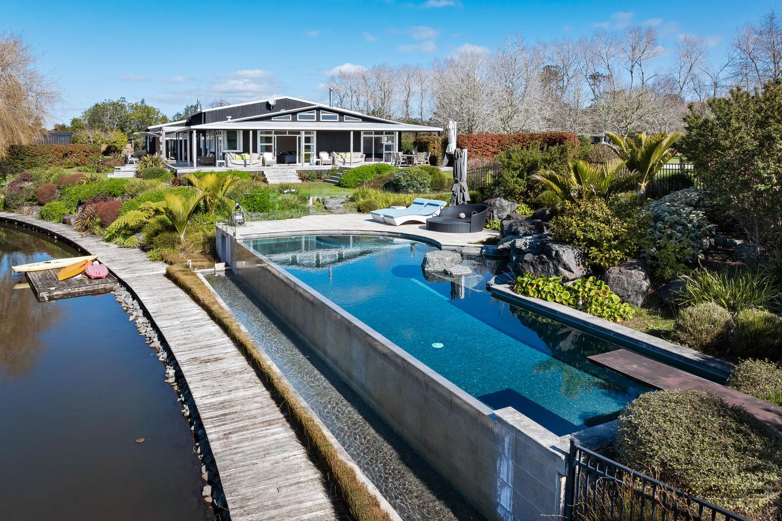 Slider image of 66  Oak River Drive, Auckland