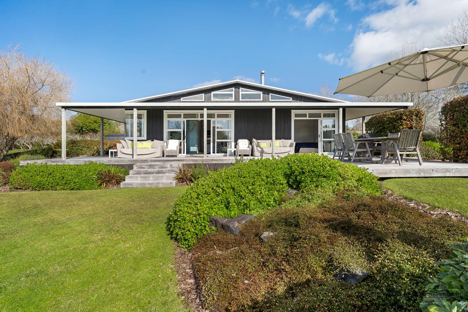 Slider image of 66  Oak River Drive, Auckland