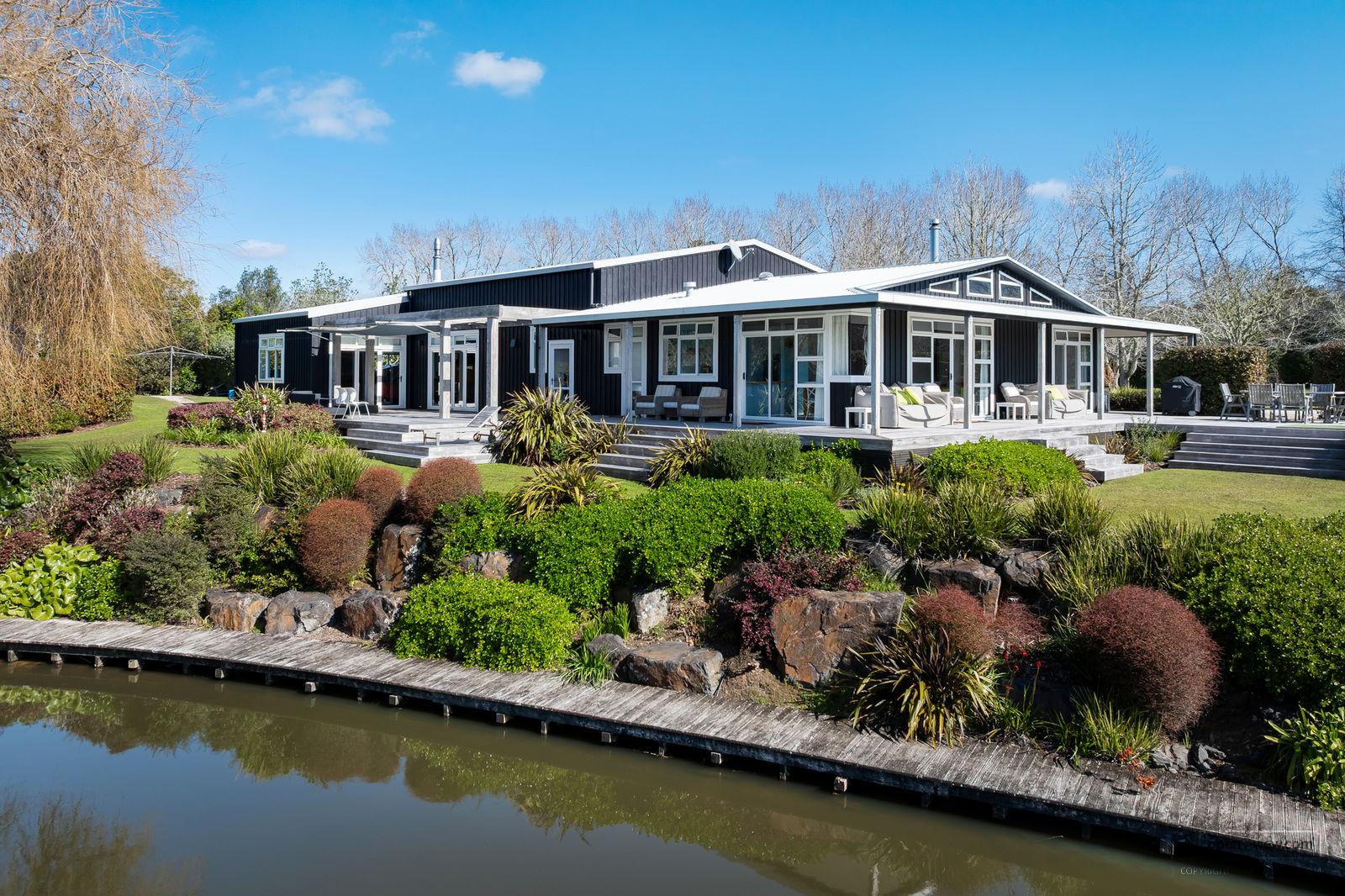Slider image of 66  Oak River Drive, Auckland