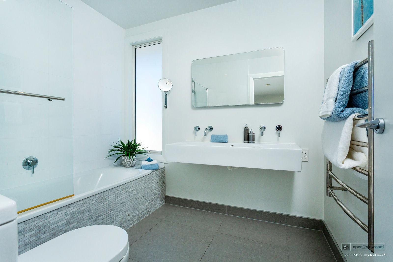 Slider image of 223B Hurstmere Road, Auckland