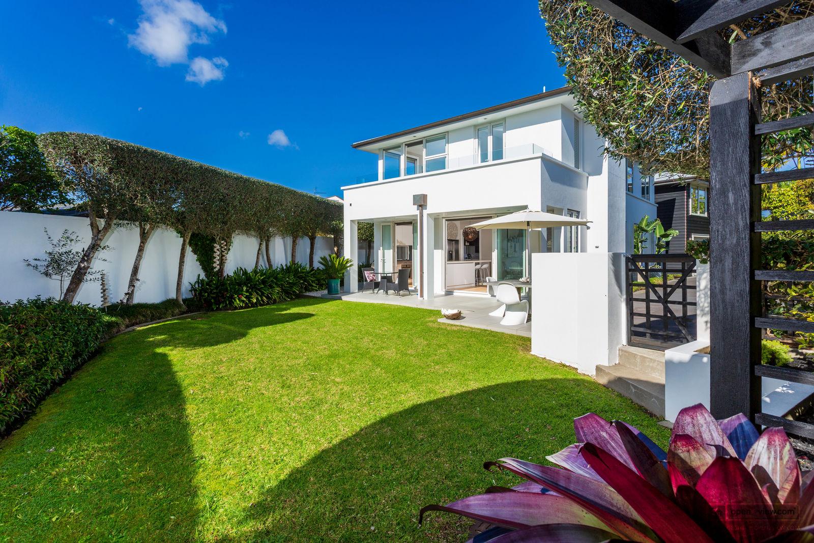 Slider image of 223B Hurstmere Road, Auckland