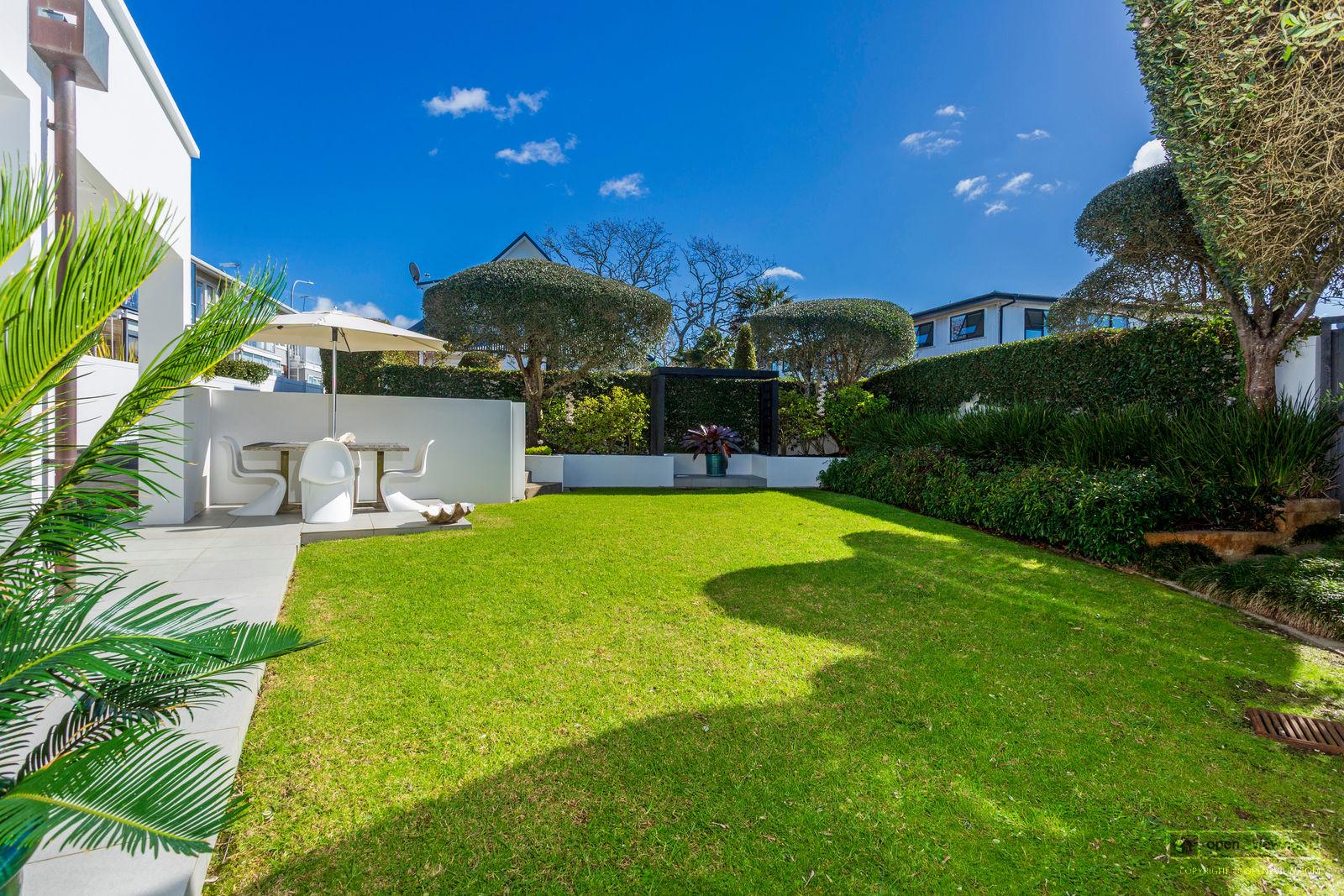 Slider image of 223B Hurstmere Road, Auckland