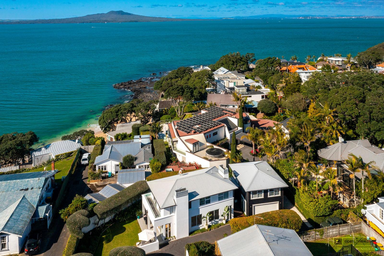 Featured image of 223B Hurstmere Road, Auckland