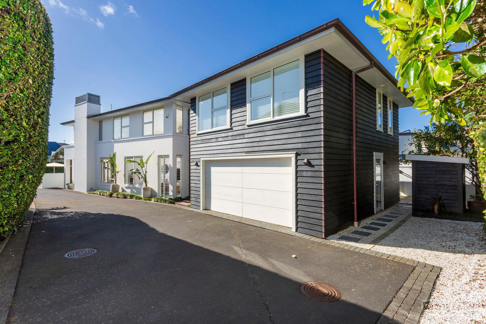 Slider image of 223B Hurstmere Road, Auckland