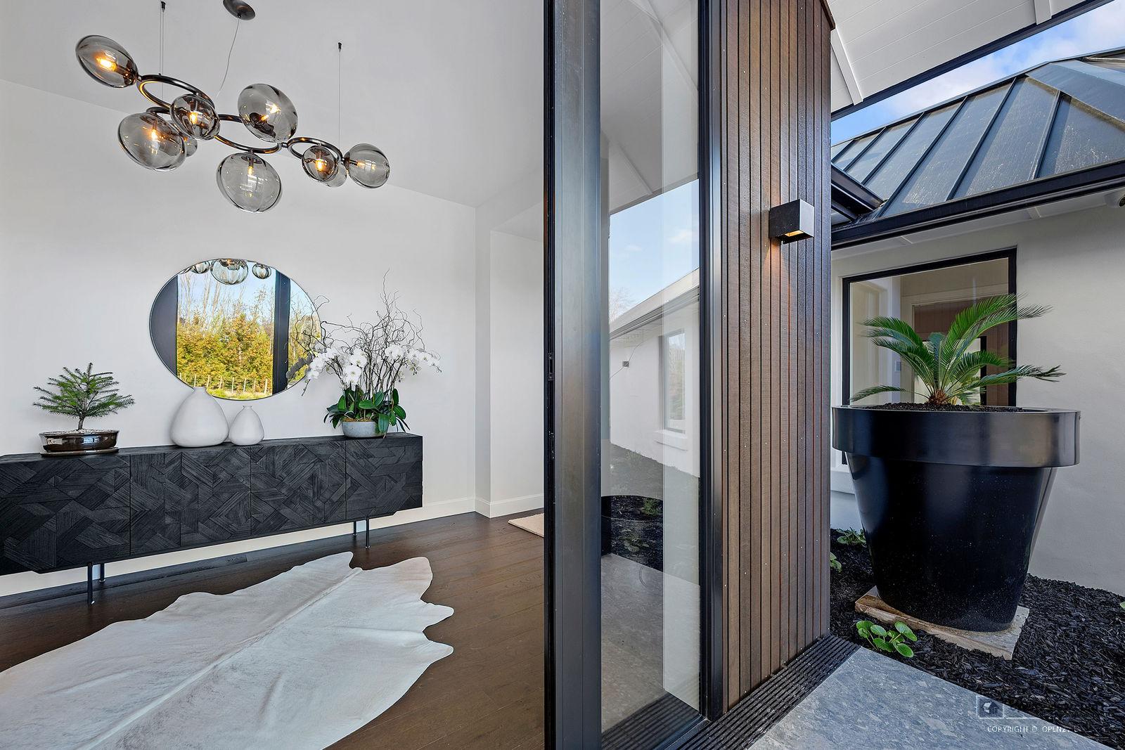 Slider image of 31 Robinson Road, Auckland