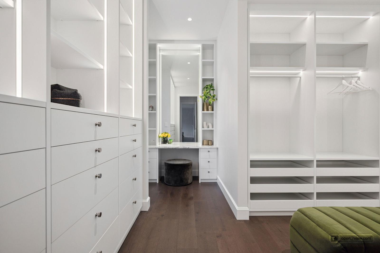 Slider image of 31 Robinson Road, Auckland