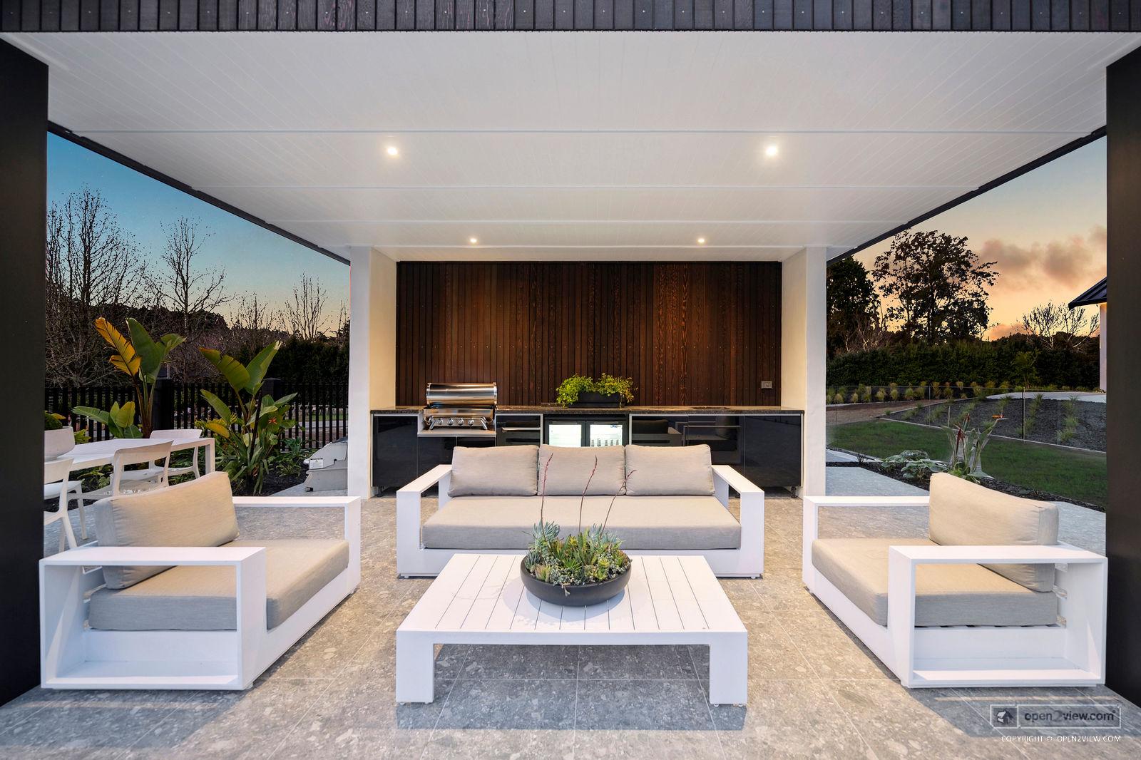 Slider image of 31 Robinson Road, Auckland