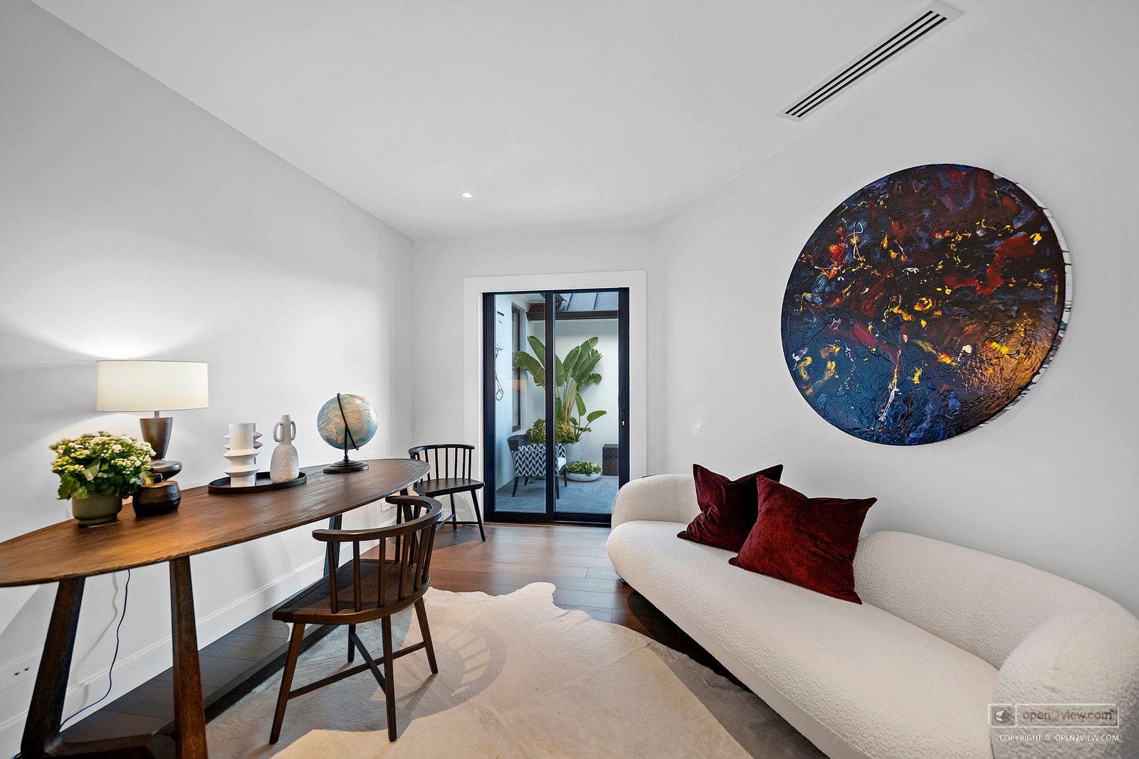 Slider image of 31 Robinson Road, Auckland