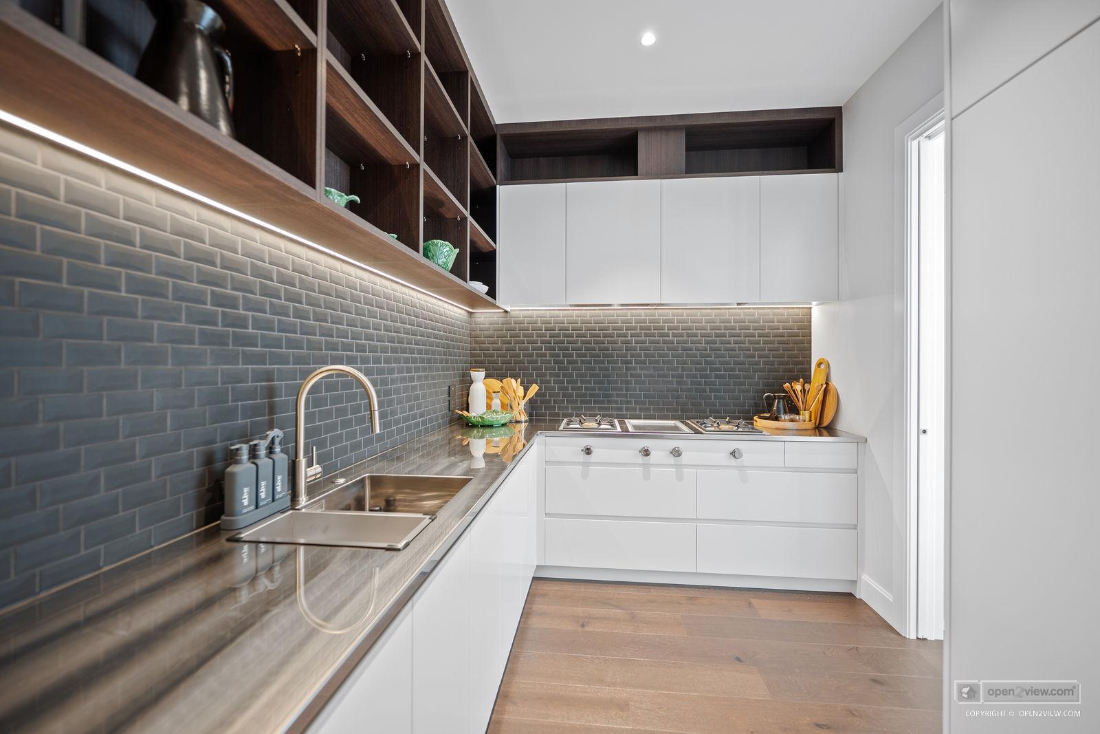 Slider image of 31 Robinson Road, Auckland