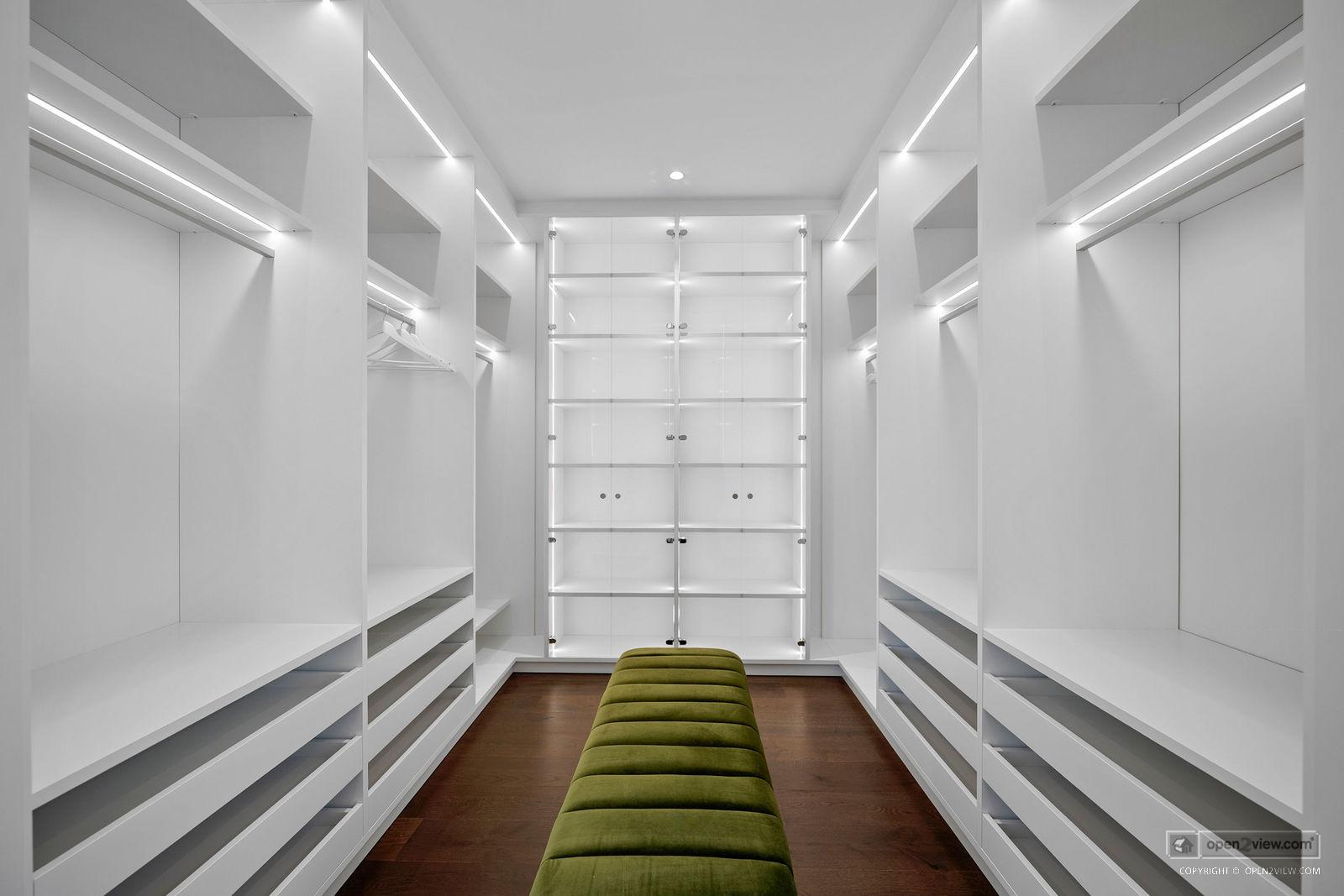 Slider image of 31 Robinson Road, Auckland