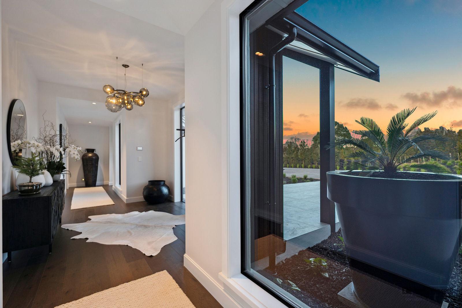 Slider image of 31 Robinson Road, Auckland