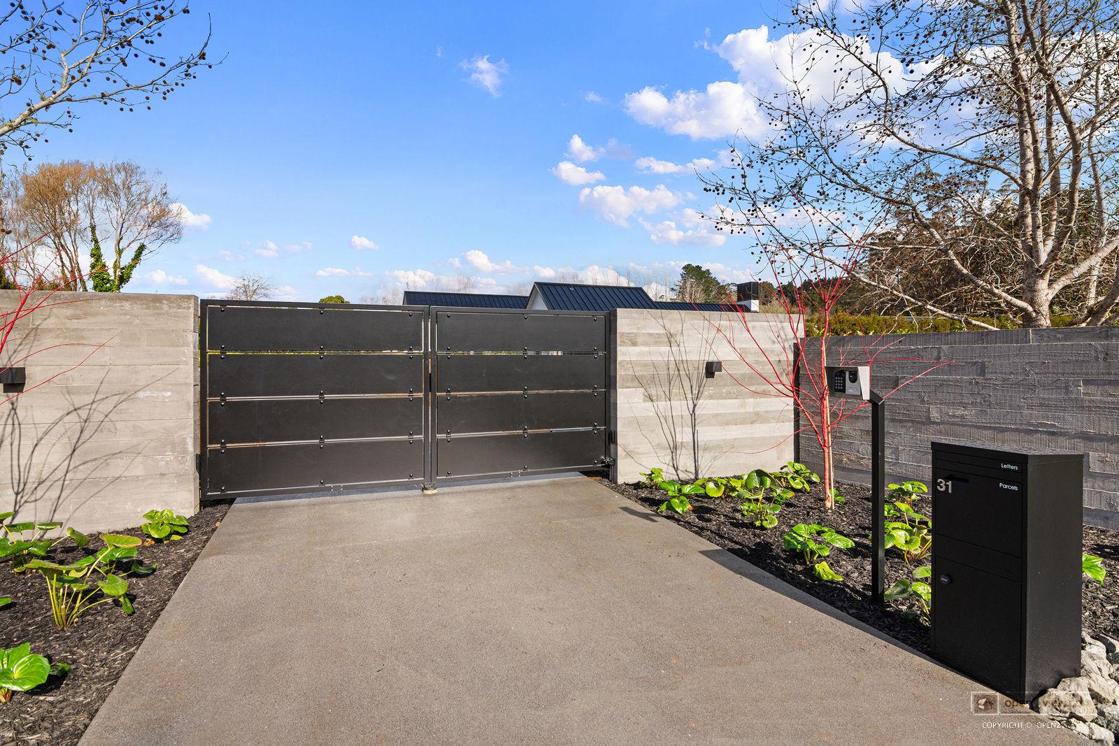 Slider image of 31 Robinson Road, Auckland