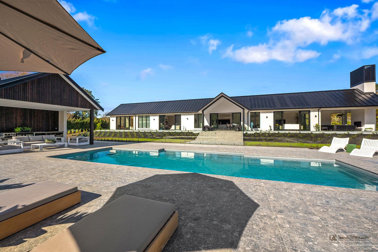 Slider image of 31 Robinson Road, Auckland