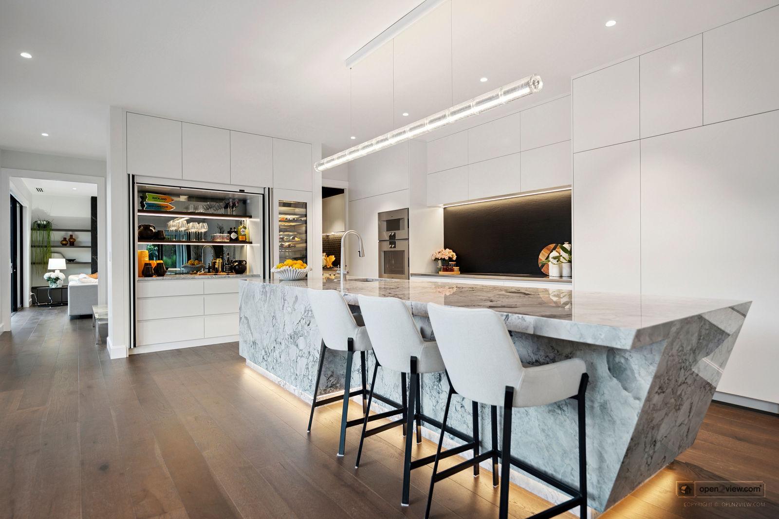 Slider image of 31 Robinson Road, Auckland