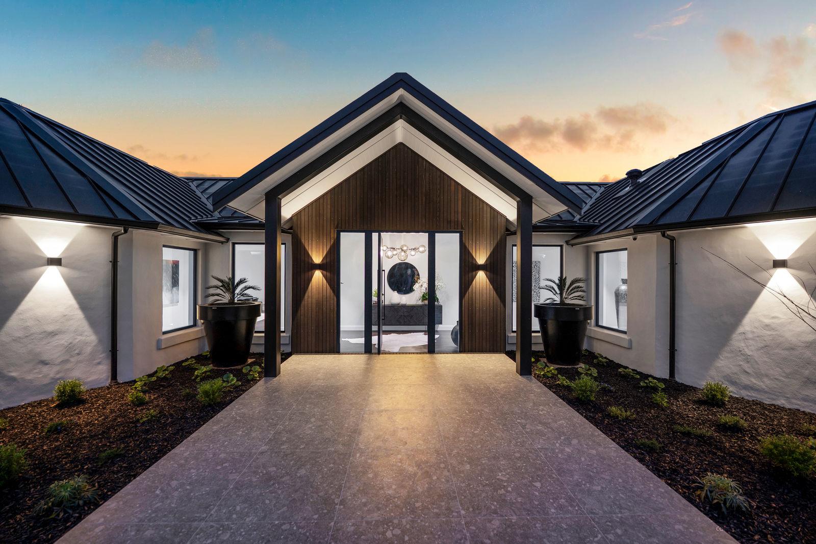 Slider image of 31 Robinson Road, Auckland