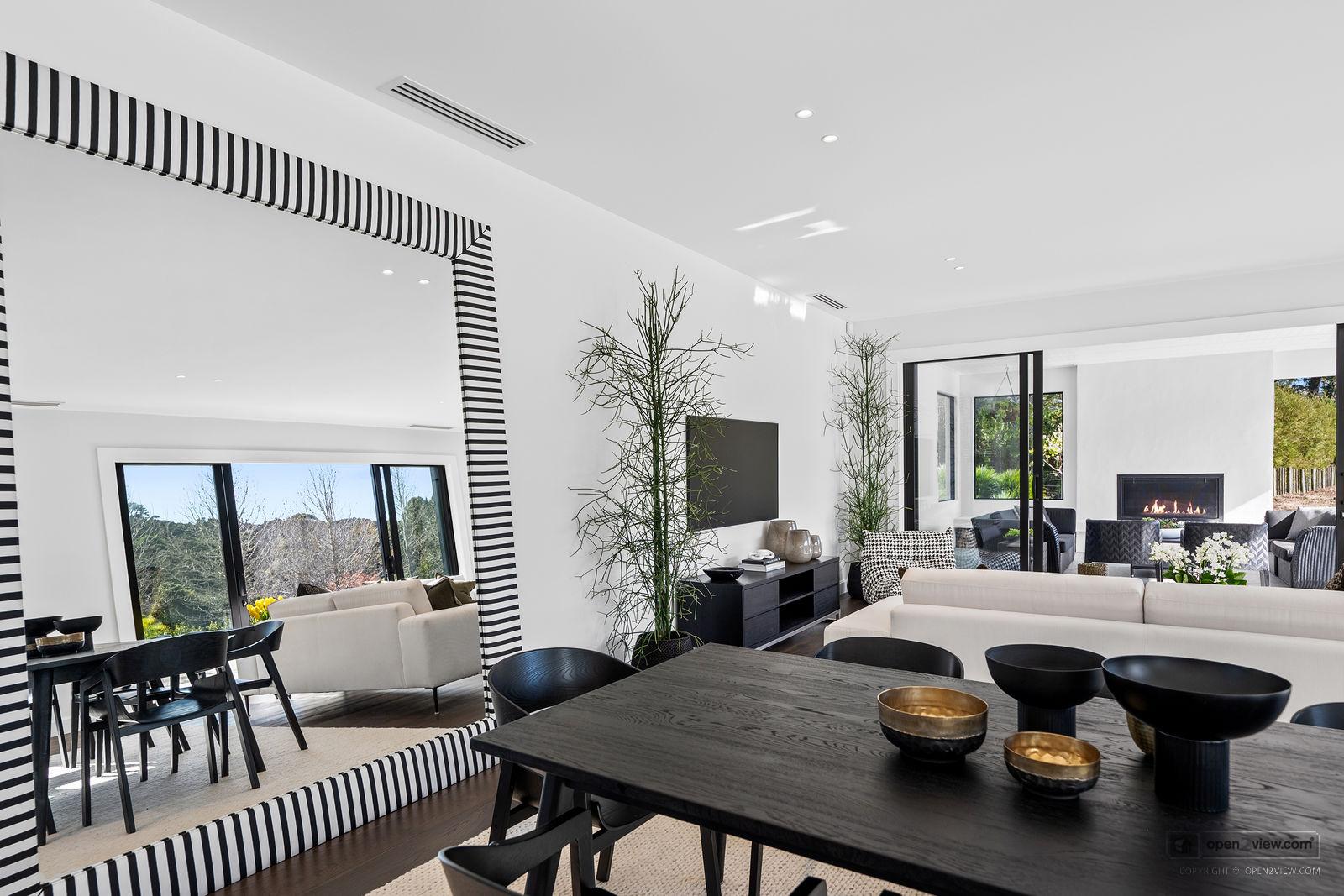 Slider image of 31 Robinson Road, Auckland